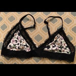 6 Black sports bras, bralettes